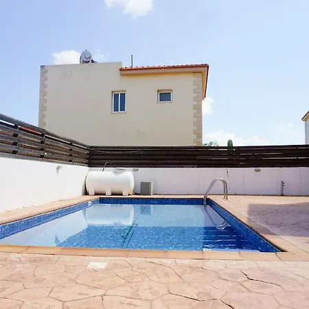 Adams Gardens 10 * Paralimni